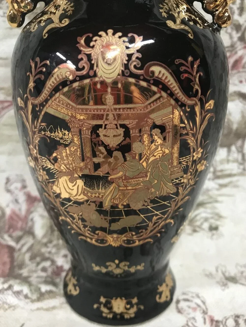 Chinese Vintage Black & Gold Art Porcelain Vase
